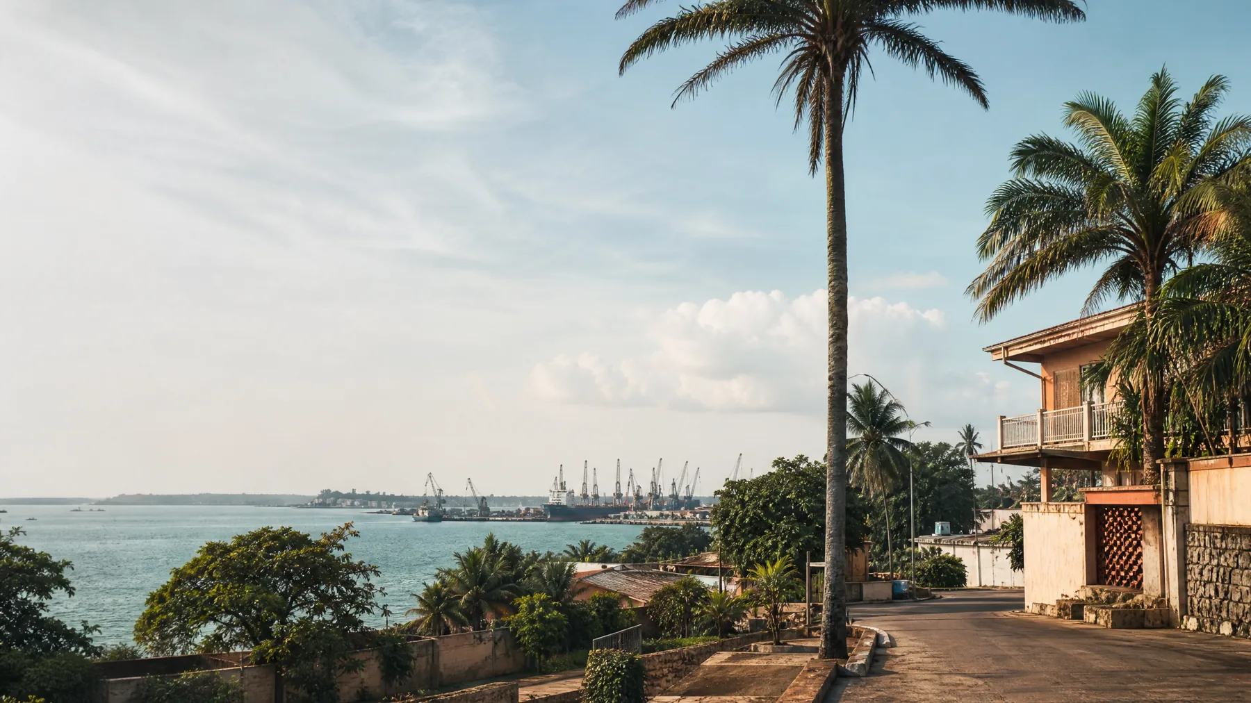 Paysage côtier et atmosphère urbaine de San Pédro, en Côte d’Ivoire